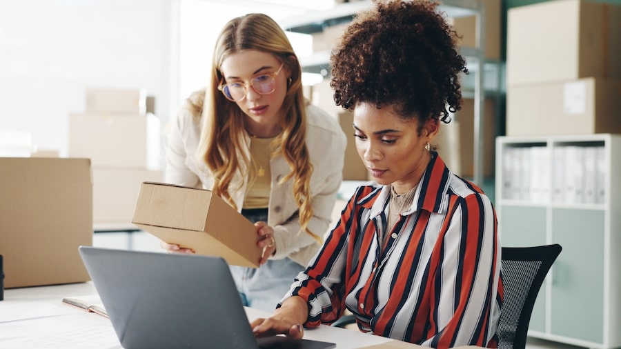 Step 5 Manage inventory and fulfillment Two women looking at the computer’s screen, one holding a box.