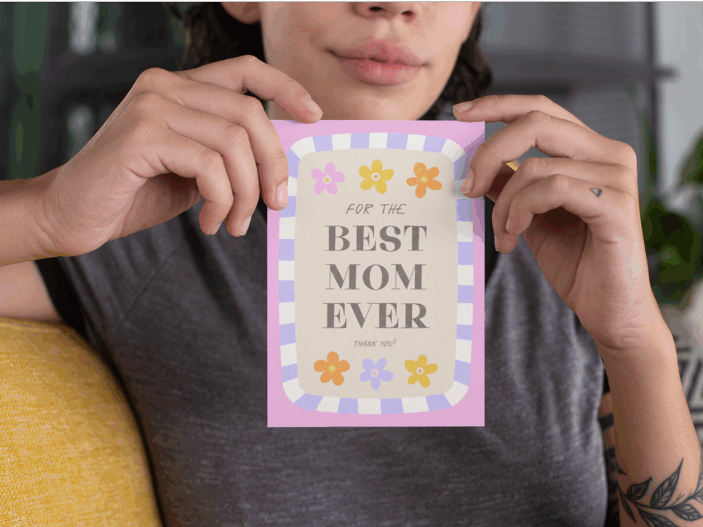 01 Heartfelt holiday wishes for family A woman proudly holds a card that reads "Best Mom Ever," smiling warmly at the camera.